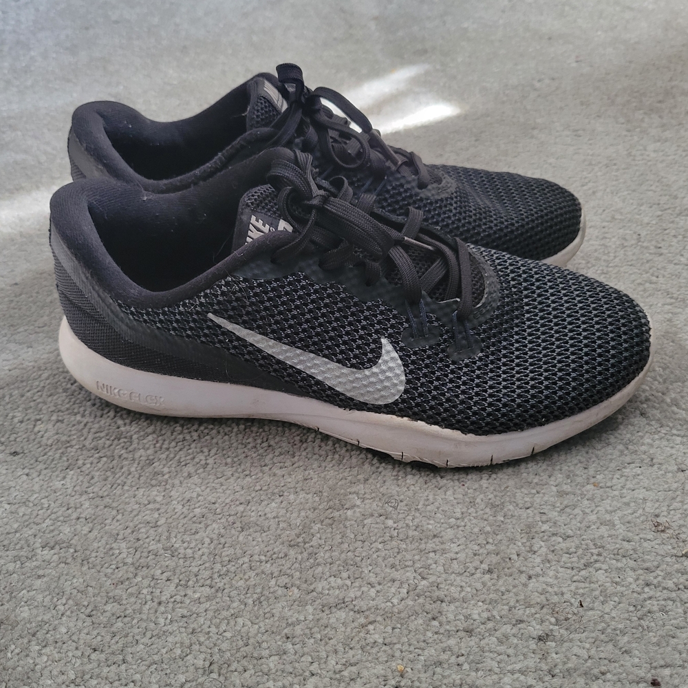 Nike Women Black and Gray Athletic Sneakers Size US 7
